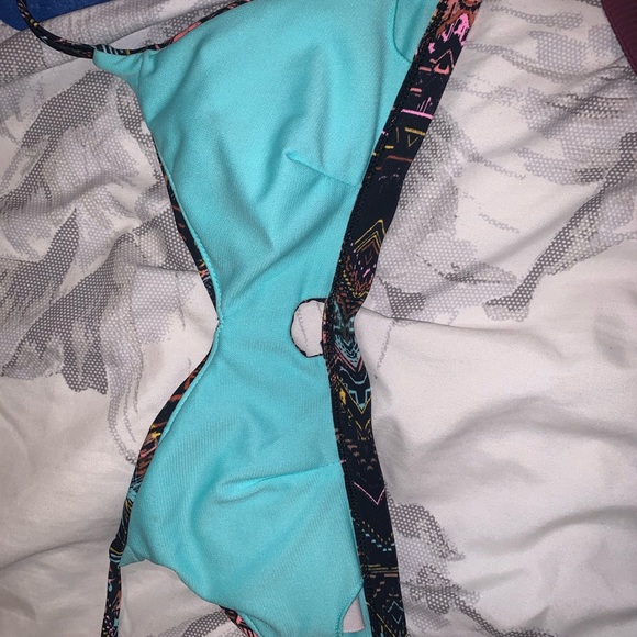 Bikini - Picture 2 of 2